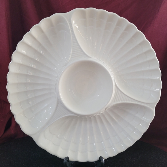 Vintage Farmhouse white ceramic Shell Design Serving Platter - Picture 1 of 16